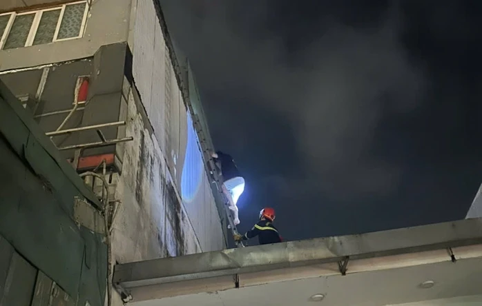 Cháy nhà ở TPHCM, 6 người may mắn thoát nạn Cháy nhà ở TPHCM, 6 người may mắn thoát nạn