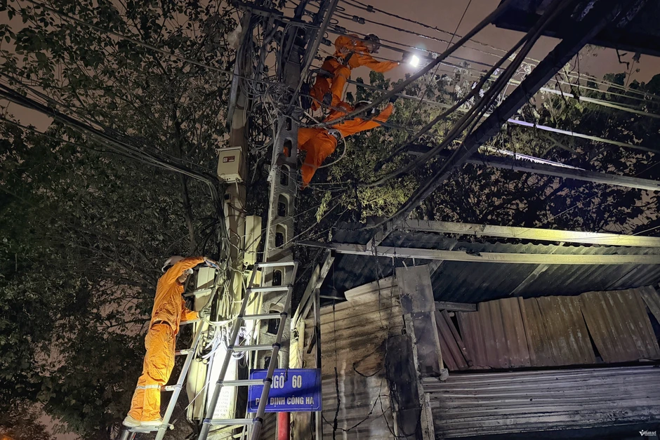 Cháy nhà trên phố Định Công Hạ, Hà Nội Cháy nhà trên phố Định Công Hạ, Hà Nội