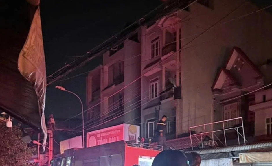 Cháy nhà trọ 4 tầng ở TP HCM, đôi nam nữ tử vong Cháy nhà trọ 4 tầng ở TP HCM, đôi nam nữ tử vong