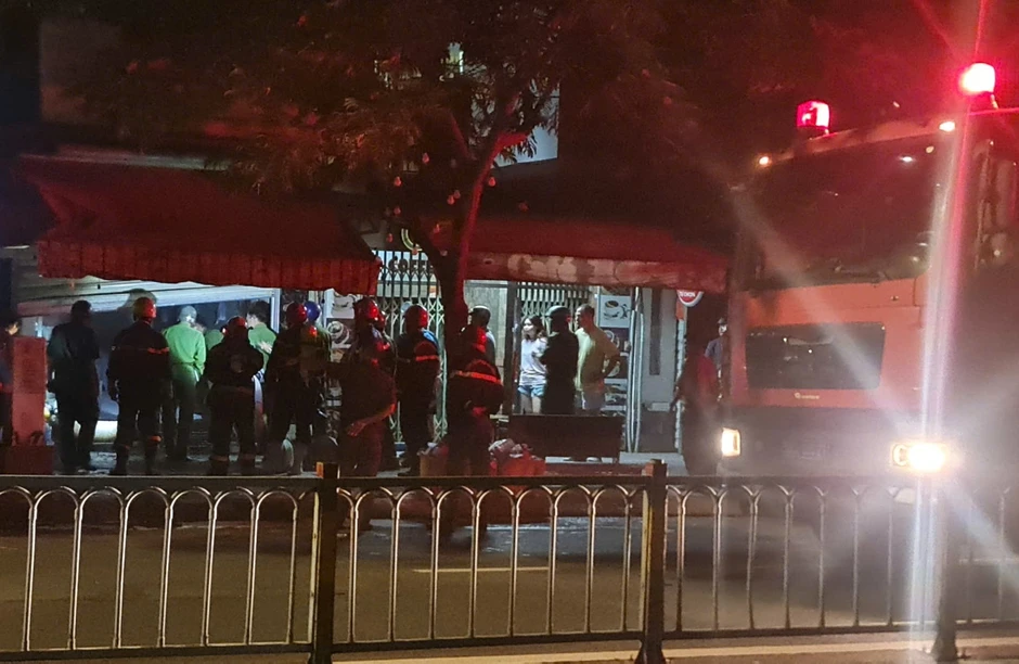 Cháy nhà trong đêm, 6 người mắc kẹt sau 2 lớp cửa khóa chặt Cháy nhà trong đêm, 6 người mắc kẹt sau 2 lớp cửa khóa chặt
