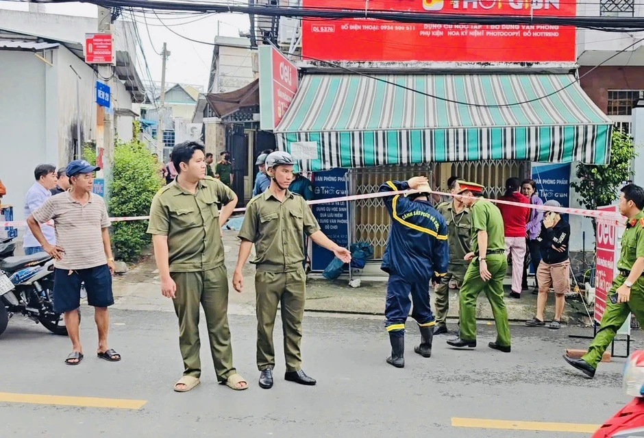 Cháy nhà trong hẻm ở TP.HCM, một nam thanh niên tử vong Cháy nhà trong hẻm ở TP.HCM, một nam thanh niên tử vong