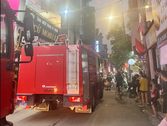 Cháy nhà trong ngõ ở Xuân Đỉnh, Hà Nội Cháy nhà trong ngõ ở Xuân Đỉnh, Hà Nội