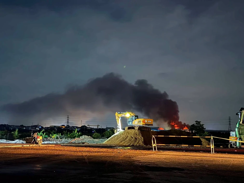 Cháy tại công ty chỉ may ở Hà Nội