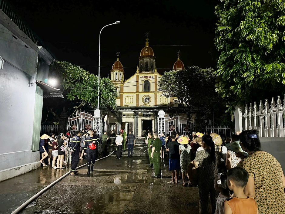 Cháy tại một nhà thờ ở Ninh Bình Cháy tại một nhà thờ ở Ninh Bình