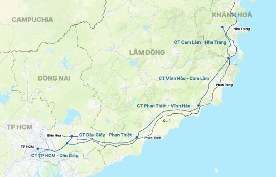 Cháy xe tải trên cao tốc Cam Lâm - Vĩnh Hảo, ùn tắc kéo dài Cháy xe tải trên cao tốc Cam Lâm - Vĩnh Hảo, ùn tắc kéo dài