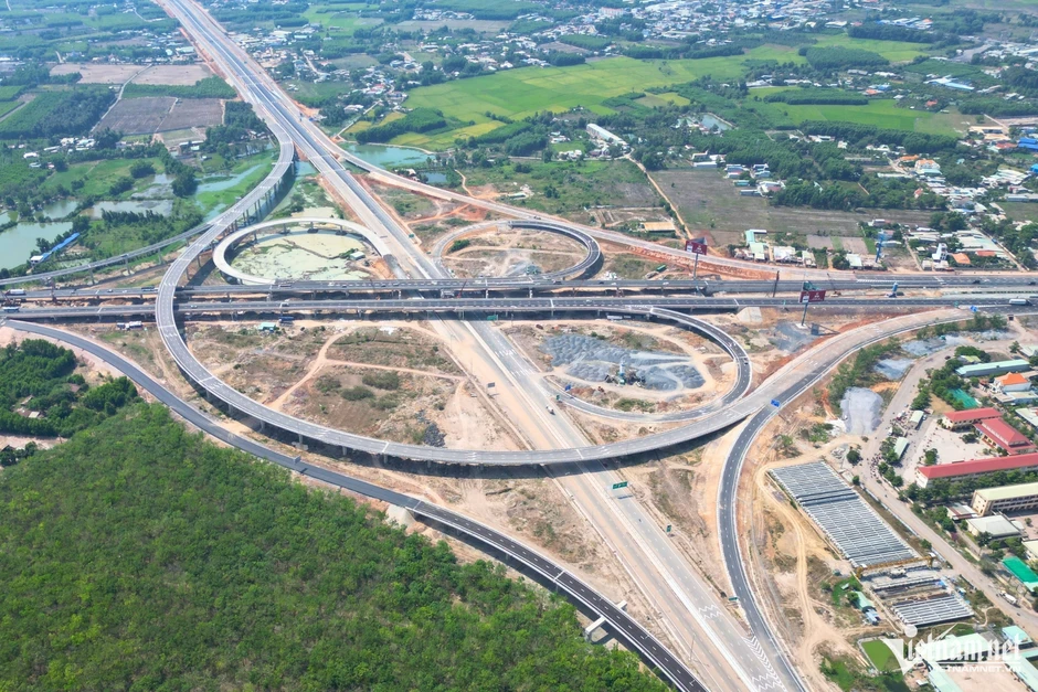 Chỉ cho xe dưới 9 chỗ vào cao tốc Biên Hòa - Vũng Tàu khi khai thác tạm Chỉ cho xe dưới 9 chỗ vào cao tốc Biên Hòa - Vũng Tàu khi khai thác tạm