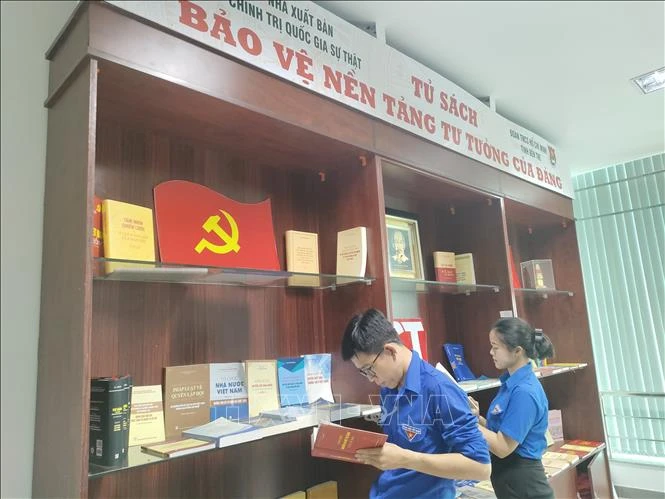 Chỉ thị số 10-CT/TW: Tăng cường giáo dục lý luận chính trị, lý tưởng cách mạng trong hệ thống giáo dục quốc dân Chỉ thị số 10-CT/TW: Tăng cường giáo dục lý luận chính trị, lý tưởng cách mạng trong hệ thống giáo dục quốc dân