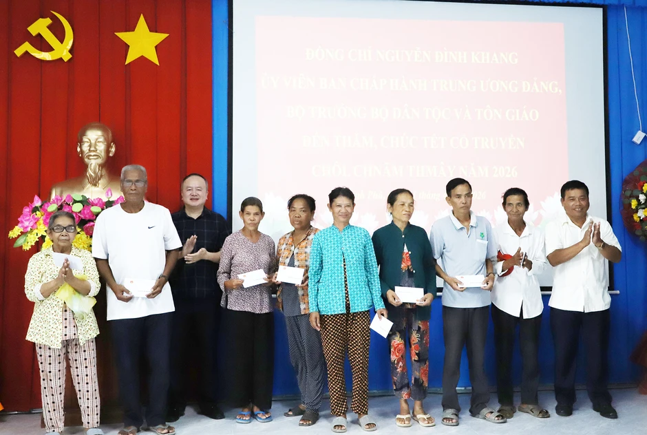 Chia sẻ ấm áp của Bộ trưởng Nguyễn Đình Khang khi thăm, chúc Tết đồng bào Khmer