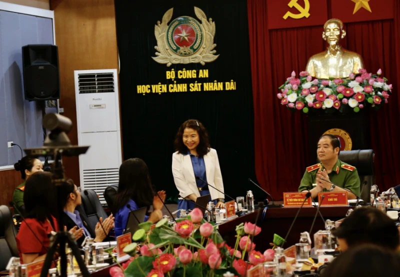 Chia sẻ kinh nghiệm trong phòng, chống tội phạm xâm hại trẻ em trên không gian mạng Chia sẻ kinh nghiệm trong phòng, chống tội phạm xâm hại trẻ em trên không gian mạng