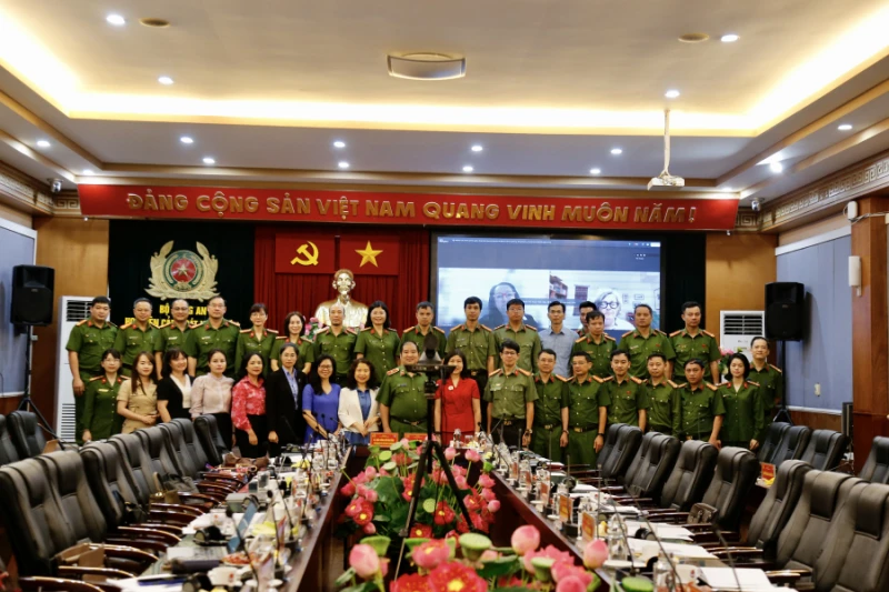 Chia sẻ kinh nghiệm trong phòng, chống tội phạm xâm hại trẻ em trên không gian mạng Chia sẻ kinh nghiệm trong phòng, chống tội phạm xâm hại trẻ em trên không gian mạng
