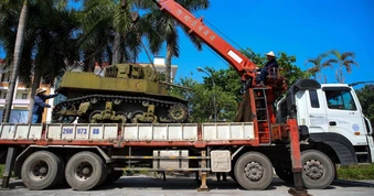 Chiếc xe tăng nằm nửa thế kỷ dưới lòng sông Đà được đưa về bảo tàng quân sự