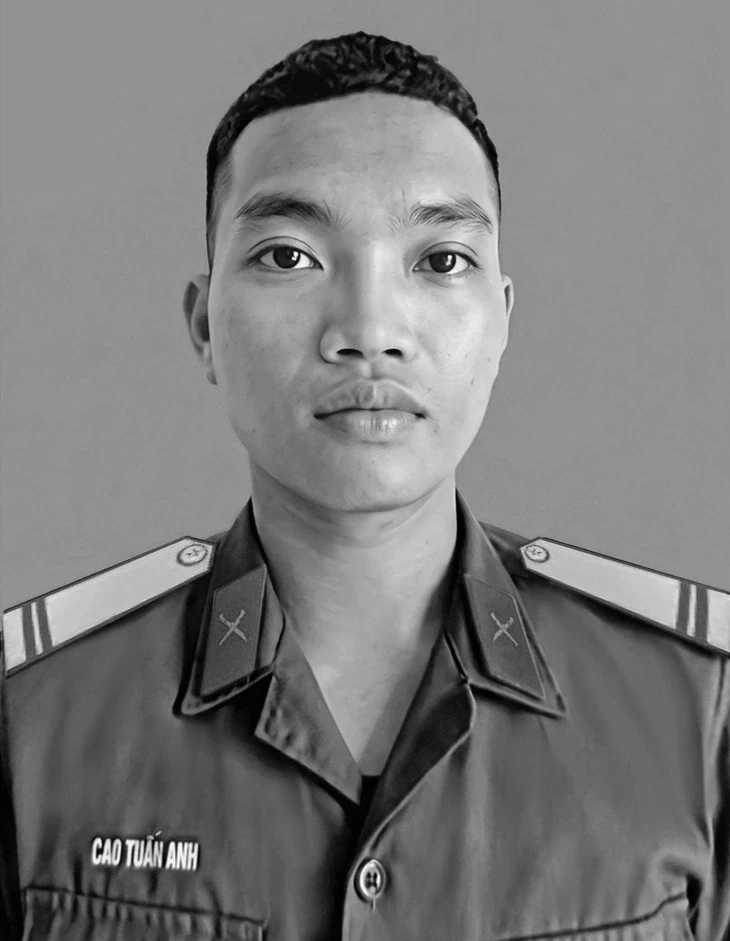 Chiến sĩ Quân khu 3 hy sinh khi dũng cảm cứu đồng đội khỏi điểm sạt lở Chiến sĩ Quân khu 3 hy sinh khi dũng cảm cứu đồng đội khỏi điểm sạt lở