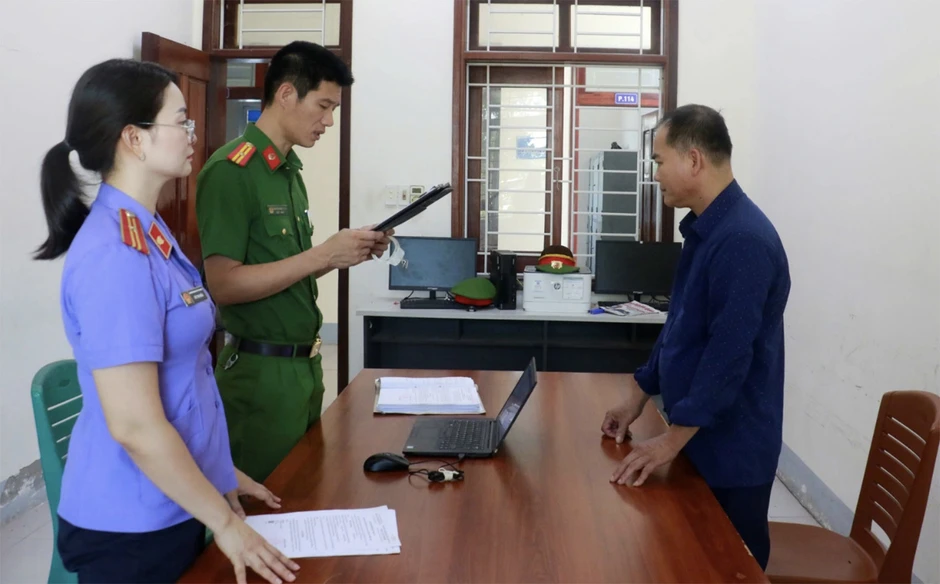 Chiêu làm thuốc giả, gắn mác 'công thức gia truyền' rồi thuê KOL quảng cáo Chiêu làm thuốc giả, gắn mác 'công thức gia truyền' rồi thuê KOL quảng cáo