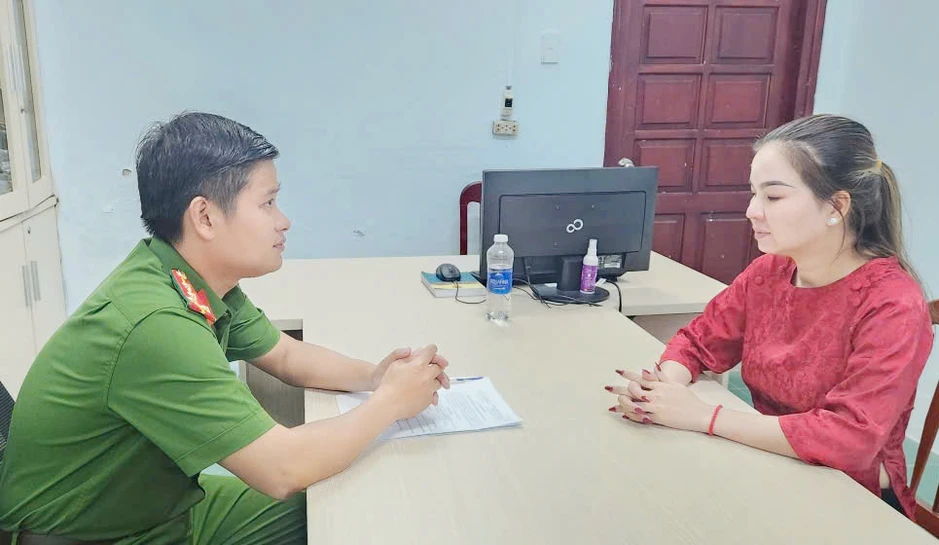 Chiêu lừa trúng số độc đắc: Nhiều người sập bẫy 'nữ thầy bói' mới học hết lớp 8 Chiêu lừa trúng số độc đắc: Nhiều người sập bẫy 'nữ thầy bói' mới học hết lớp 8