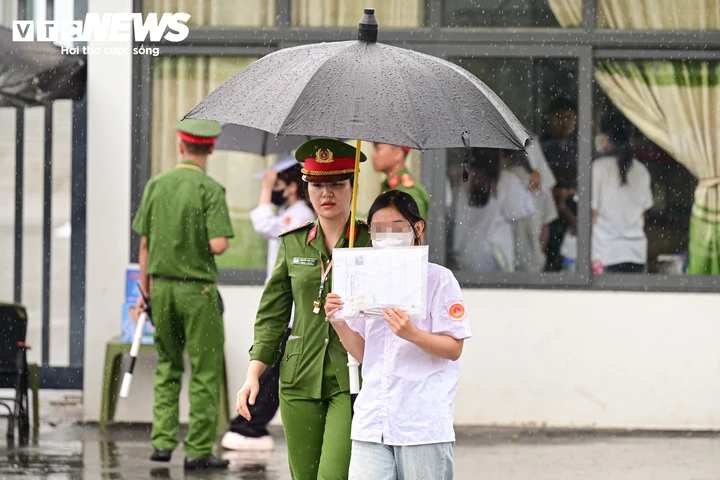 Chiều nay, hơn 300 thí sinh chuyên Tuyên Quang thi lại môn Toán Chiều nay, hơn 300 thí sinh chuyên Tuyên Quang thi lại môn Toán