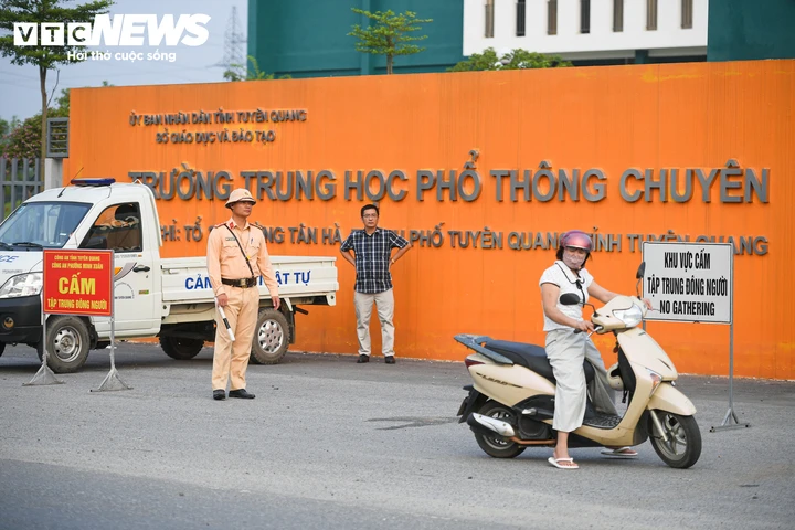Chiều nay, hơn 300 thí sinh chuyên Tuyên Quang thi lại môn Toán Chiều nay, hơn 300 thí sinh chuyên Tuyên Quang thi lại môn Toán