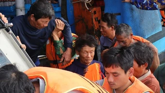 Chìm tàu ở Trường Sa, 3 người mất tích