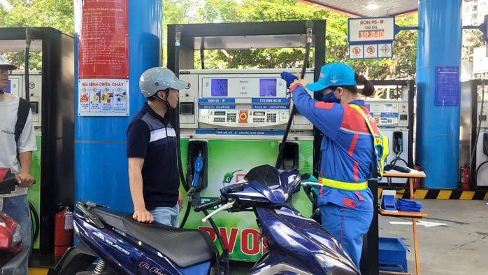 Chính phủ bổ sung 8.000 tỉ đồng cho Quỹ Bình ổn giá xăng dầu Chính phủ bổ sung 8.000 tỉ đồng cho Quỹ Bình ổn giá xăng dầu