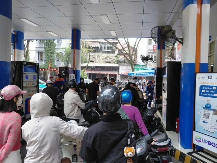 Chính phủ cho phép điều hành ngay giá xăng dầu nếu giá cơ sở tăng từ 7% Chính phủ cho phép điều hành ngay giá xăng dầu nếu giá cơ sở tăng từ 7%
