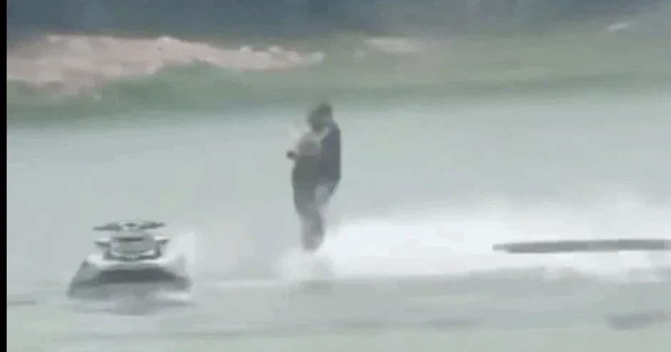 Chính quyền địa phương nói gì về sự cố flyboard? Chính quyền địa phương nói gì về sự cố flyboard?