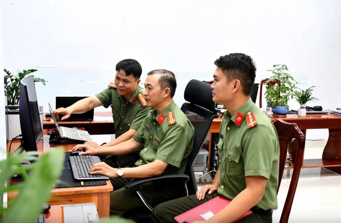 CHÍNH QUYỀN SỐ CHẠM TỚI LÒNG DÂN: Khi công an cơ sở "bắt trend" CHÍNH QUYỀN SỐ CHẠM TỚI LÒNG DÂN: Khi công an cơ sở "bắt trend"