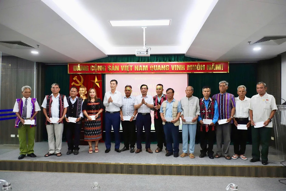 Chính sách Người có uy tín: Đúng người, đúng công cụ để giữ niềm tin cộng đồng