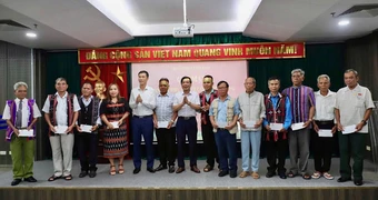 Chính sách Người có uy tín: Đúng người, đúng công cụ để giữ niềm tin cộng đồng