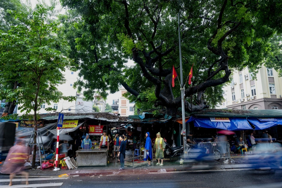 Chợ Kim Liên dừng hoạt động sau 30 năm , gần 200 tiểu thương phải dọn đi Chợ Kim Liên dừng hoạt động sau 30 năm , gần 200 tiểu thương phải dọn đi