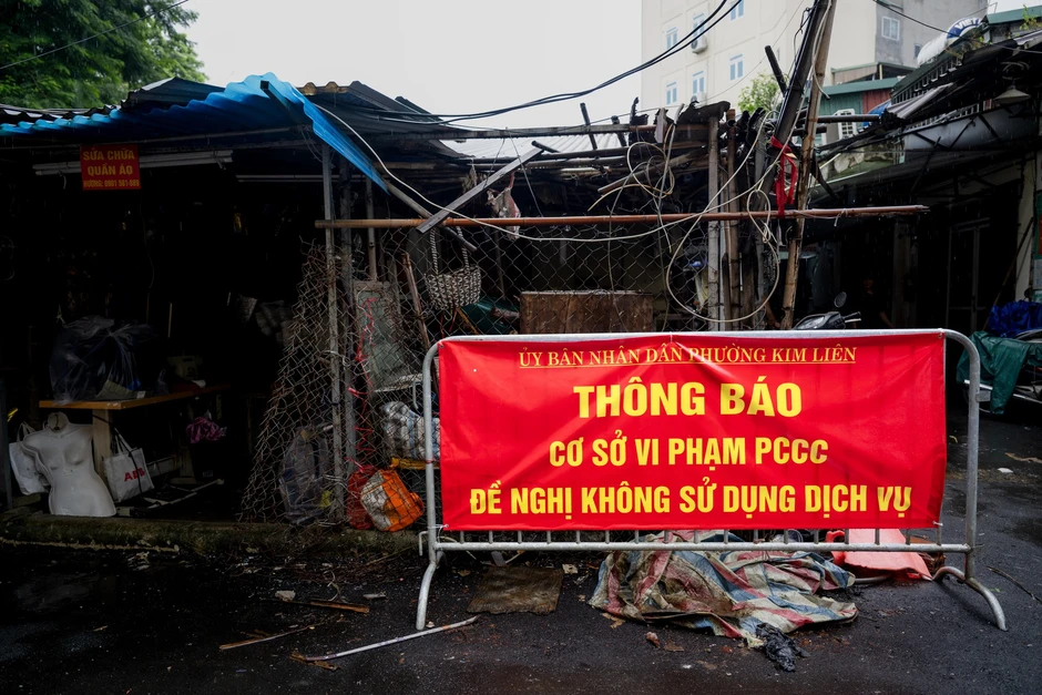 Chợ Kim Liên dừng hoạt động sau 30 năm , gần 200 tiểu thương phải dọn đi Chợ Kim Liên dừng hoạt động sau 30 năm , gần 200 tiểu thương phải dọn đi