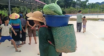 Chợ phiên Tam Văn: Nơi “cây nhà lá vườn” nuôi ước vọng đổi đời