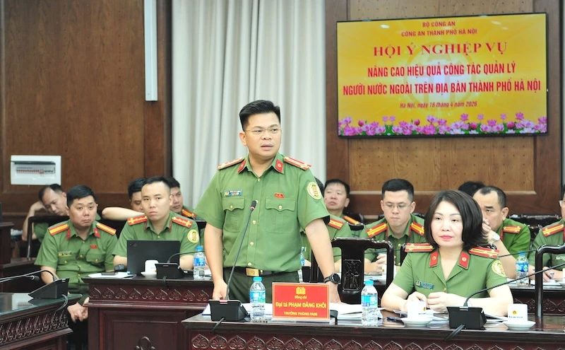 Chủ động phát hiện từ sớm, từ xa các yếu tố tiềm ẩn phức tạp liên quan đến người nước ngoài Chủ động phát hiện từ sớm, từ xa các yếu tố tiềm ẩn phức tạp liên quan đến người nước ngoài