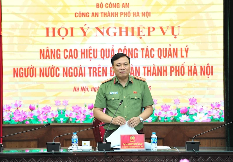 Chủ động phát hiện từ sớm, từ xa các yếu tố tiềm ẩn phức tạp liên quan đến người nước ngoài Chủ động phát hiện từ sớm, từ xa các yếu tố tiềm ẩn phức tạp liên quan đến người nước ngoài