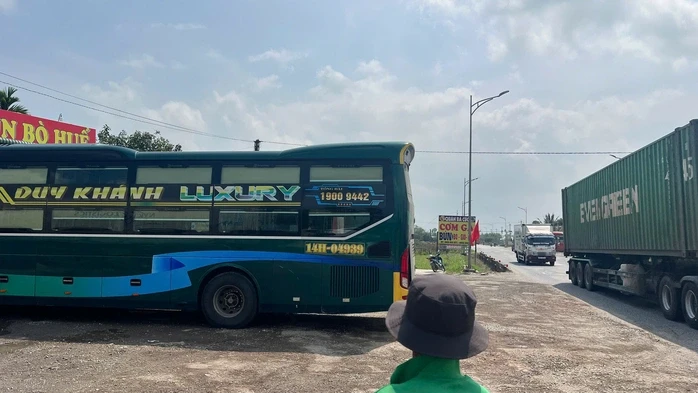 Chủ quán bún Huế xin lỗi tài xế xe tải vì sự cố đáng tiếc trong dịp Tết 2026 Chủ quán bún Huế xin lỗi tài xế xe tải vì sự cố đáng tiếc trong dịp Tết 2026