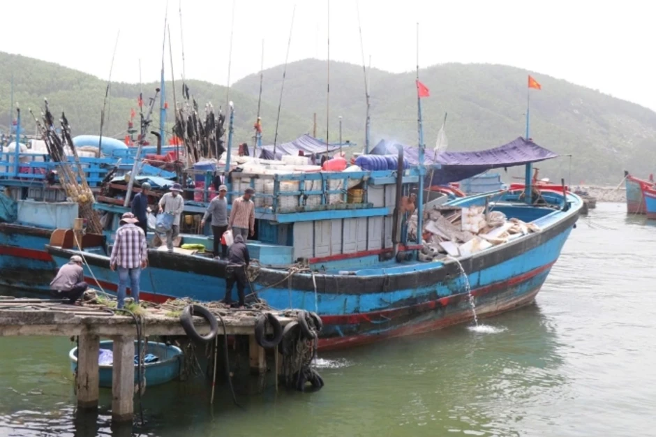 Chủ tàu cá nguy cơ lỗ nặng vì chi phí dầu tăng mạnh Chủ tàu cá nguy cơ lỗ nặng vì chi phí dầu tăng mạnh