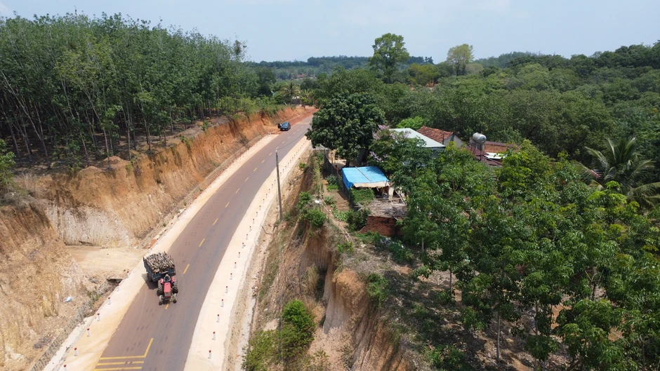 Chủ tịch Đồng Nai chỉ đạo xử lý ngay vụ 'nhà dân chênh vênh bên mép vực sâu' Chủ tịch Đồng Nai chỉ đạo xử lý ngay vụ 'nhà dân chênh vênh bên mép vực sâu'