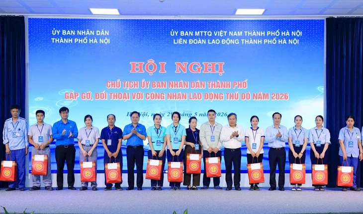 Chủ tịch Hà Nội: Không hứa suông các vấn đề mà công nhân, người lao động kiến nghị Chủ tịch Hà Nội: Không hứa suông các vấn đề mà công nhân, người lao động kiến nghị