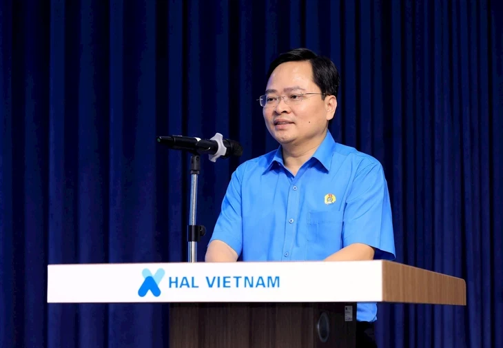 Chủ tịch Hà Nội: Không hứa suông các vấn đề mà công nhân, người lao động kiến nghị Chủ tịch Hà Nội: Không hứa suông các vấn đề mà công nhân, người lao động kiến nghị