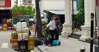Chủ tịch Hà Nội yêu cầu xử lý vụ tài xế bị hành hung trước khu đô thị