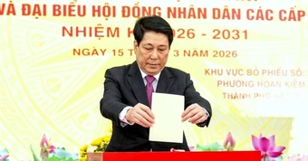 Chủ tịch nước Lương Cường bỏ phiếu tại điểm bầu cử Tổng cục Chính trị