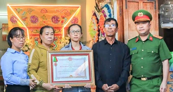 Chủ tịch nước truy tặng huân chương Bảo vệ Tổ quốc hạng ba cho Thiếu tá Nguyễn Xuân Hải