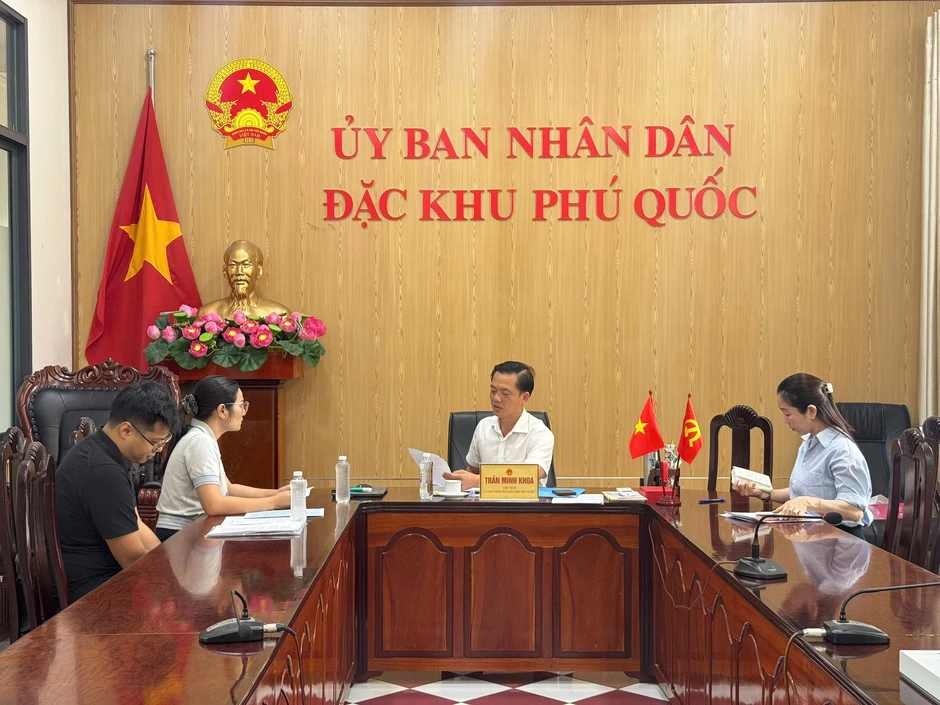 Chủ tịch Phú Quốc tiếp công dân ở Hà Nội nghi bị lừa đảo gần 14 tỷ đồng Chủ tịch Phú Quốc tiếp công dân ở Hà Nội nghi bị lừa đảo gần 14 tỷ đồng