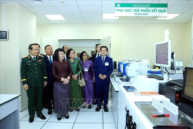 Chủ tịch Quốc hội Campuchia thăm Bệnh viện Trung ương Quân đội 108
