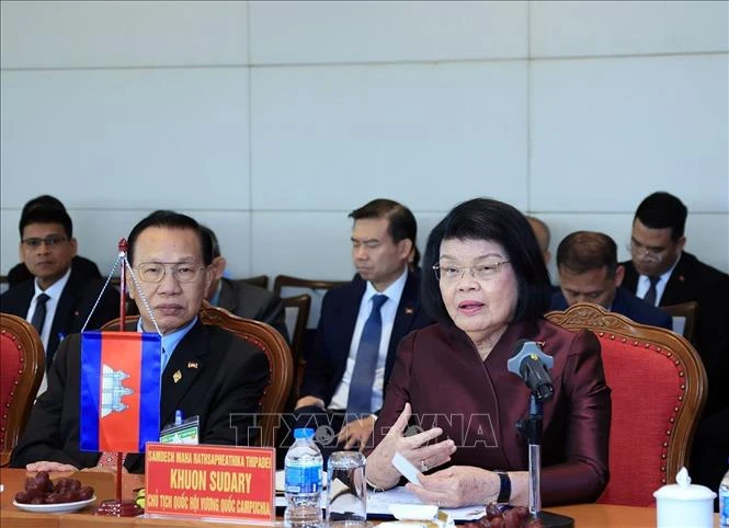 Chủ tịch Quốc hội Campuchia thăm Bệnh viện Trung ương Quân đội 108