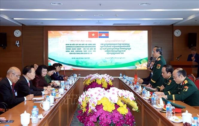 Chủ tịch Quốc hội Campuchia thăm Bệnh viện Trung ương Quân đội 108