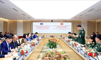 Chủ tịch Quốc hội Campuchia thăm Tập đoàn Công nghệ viễn thông Quân đội Viettel