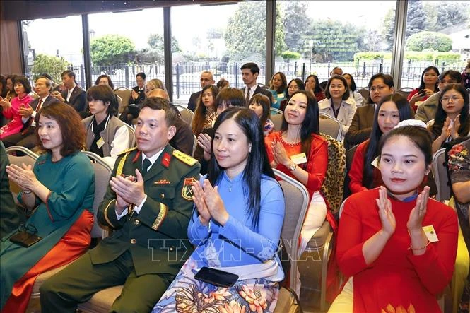 Chủ tịch Quốc hội gặp gỡ cộng đồng người Việt Nam tại Thổ Nhĩ Kỳ Chủ tịch Quốc hội gặp gỡ cộng đồng người Việt Nam tại Thổ Nhĩ Kỳ