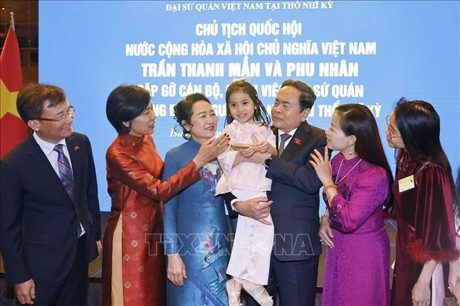 Chủ tịch Quốc hội gặp gỡ cộng đồng người Việt Nam tại Thổ Nhĩ Kỳ Chủ tịch Quốc hội gặp gỡ cộng đồng người Việt Nam tại Thổ Nhĩ Kỳ