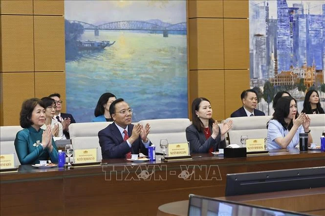 Chủ tịch Quốc hội gặp mặt các đại sứ, trưởng cơ quan đại diện ngoại giao Việt Nam ở nước ngoài Chủ tịch Quốc hội gặp mặt các đại sứ, trưởng cơ quan đại diện ngoại giao Việt Nam ở nước ngoài