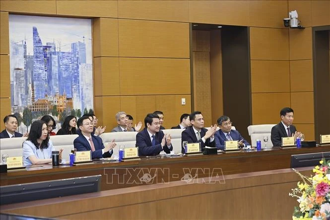 Chủ tịch Quốc hội gặp mặt các đại sứ, trưởng cơ quan đại diện ngoại giao Việt Nam ở nước ngoài Chủ tịch Quốc hội gặp mặt các đại sứ, trưởng cơ quan đại diện ngoại giao Việt Nam ở nước ngoài