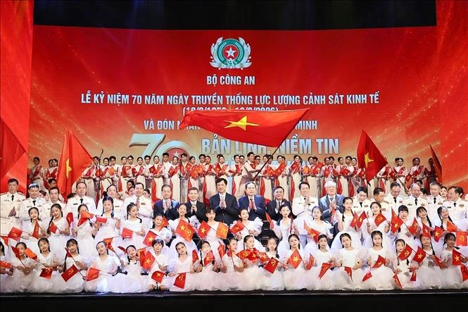 Chủ tịch Quốc hội: Khẳng định vai trò nòng cốt trong đấu tranh phòng, chống tham nhũng, tội phạm kinh tế Chủ tịch Quốc hội: Khẳng định vai trò nòng cốt trong đấu tranh phòng, chống tham nhũng, tội phạm kinh tế